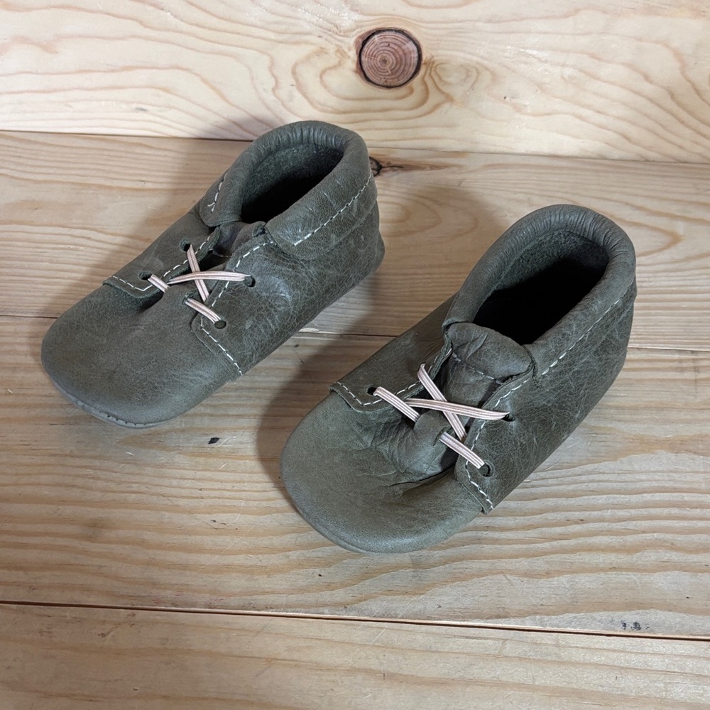 Freshly picked olive green leather soft sole‎ moccasins size 6